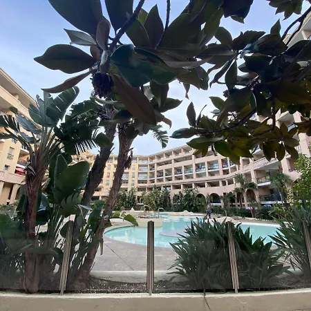 Appartement pieds dans la mer, piscine, parking Cannes Extérieur photo