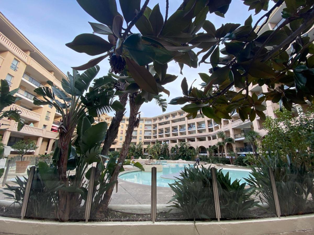 Pieds Dans La Mer, Piscine, Parking Appartement *