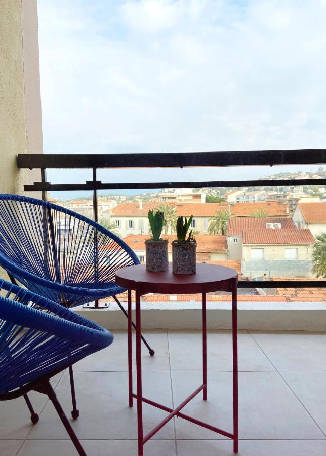 Appartement Pieds Dans La Mer, Piscine, Parking Cannes